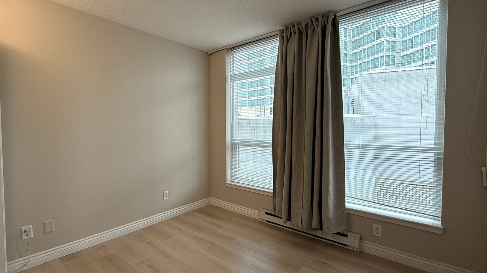 6028 Willingdon Avenue - Photo 4
