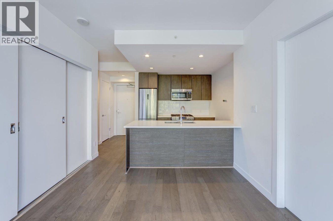 10XX 9060 UNIVERSITY CRESCENT - Photo 2