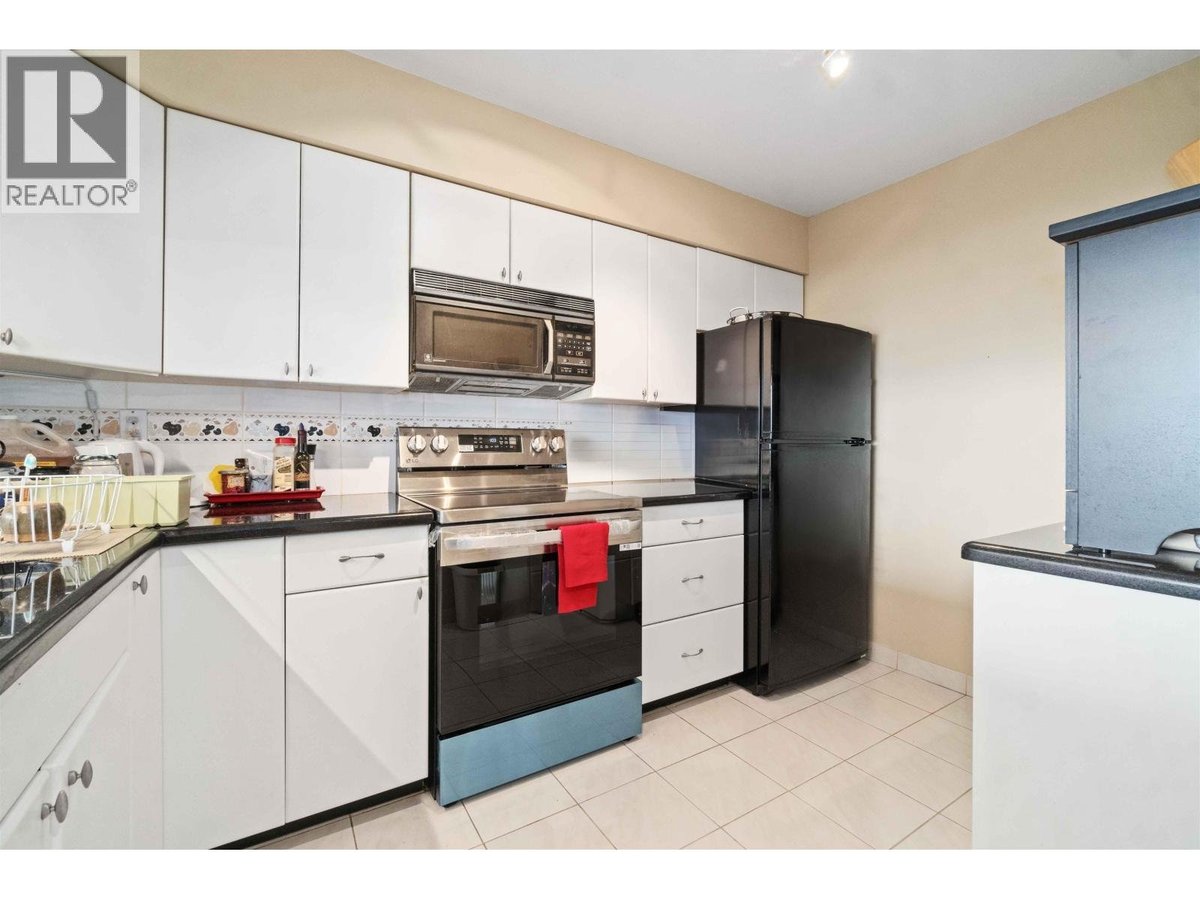 19xx 6055 NELSON AVENUE - Photo 2