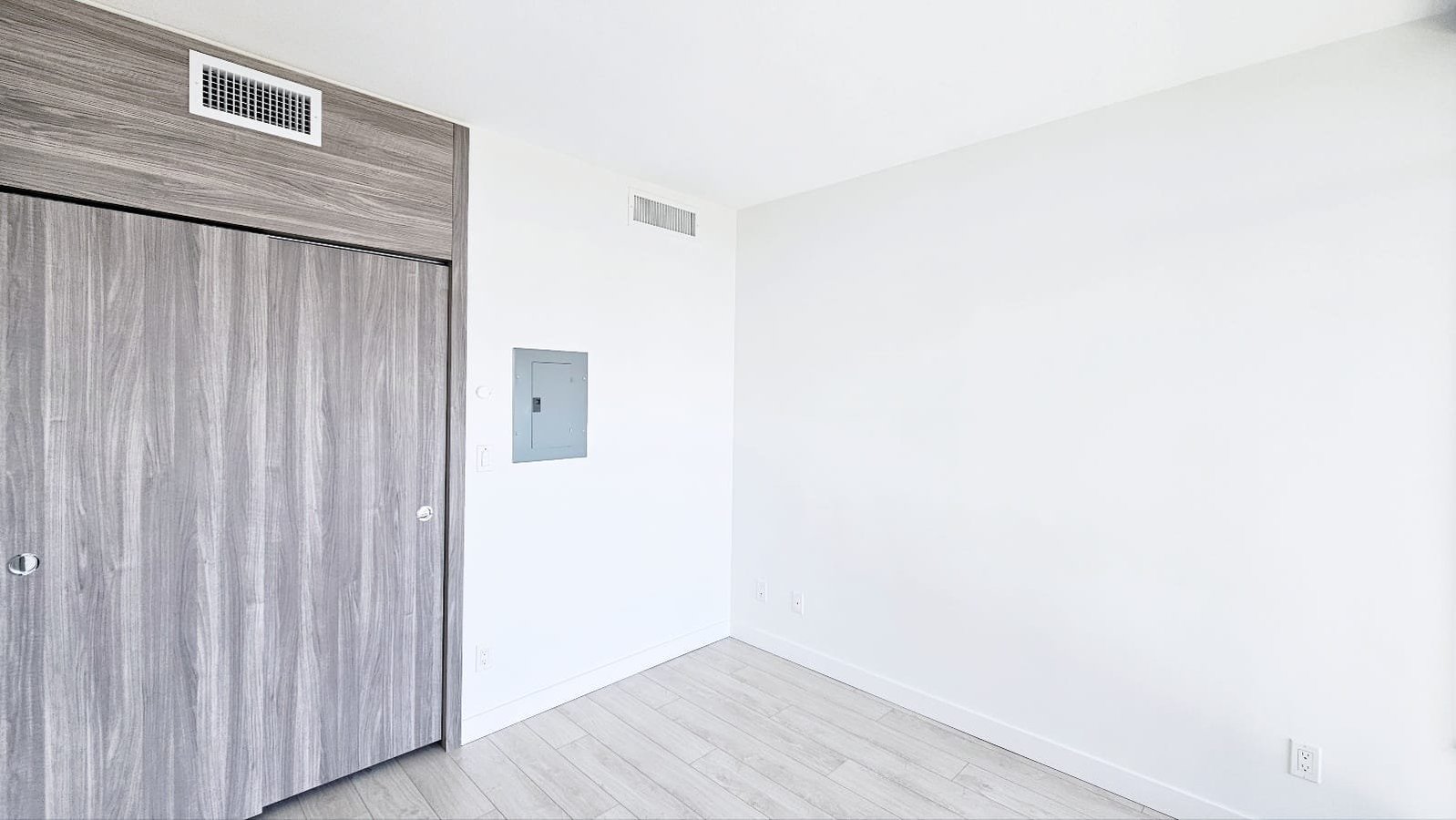 4730 Lougheed Highway - Photo 12