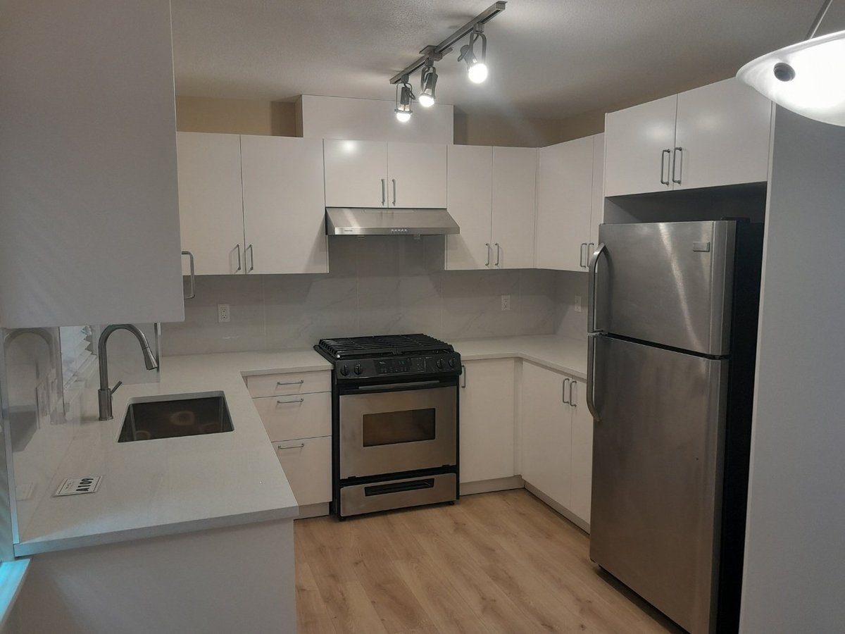9339 University Crescent - Photo 3