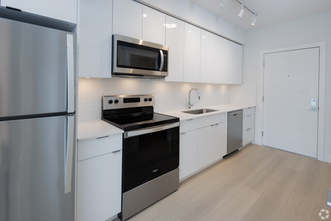 7907 Edmonds Street - Photo 2