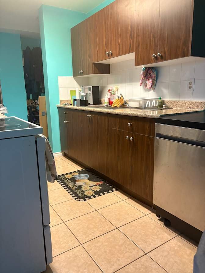 Metrotown - Photo 6