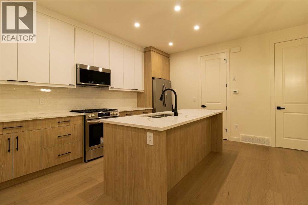 Upper, 1512 21 Avenue NW - Photo 3