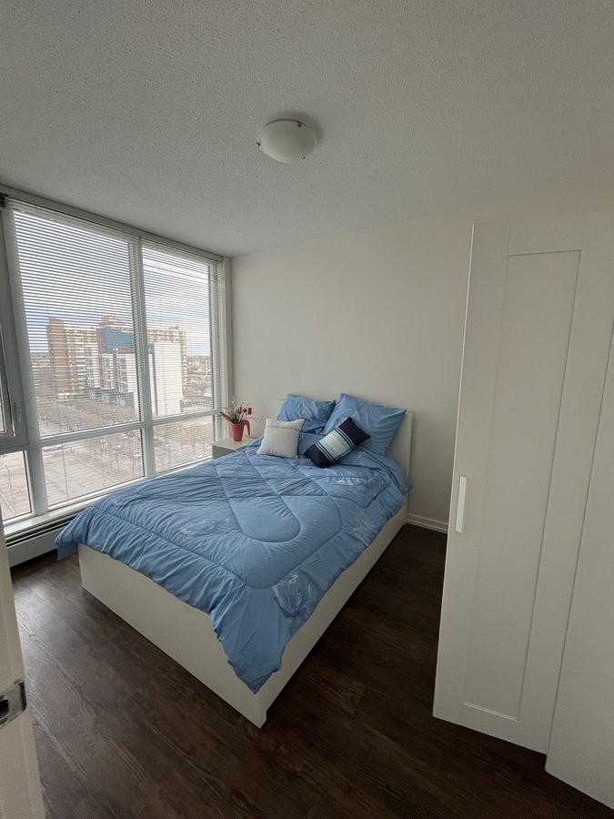 450 8 Avenue Southeast - Photo 2