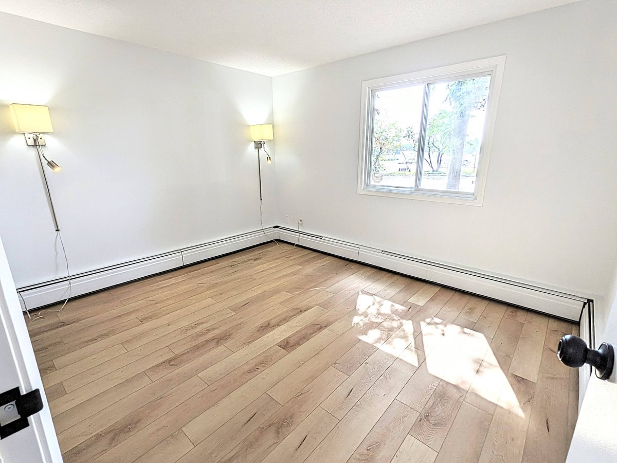 315 Southampton Drive Southwest - Photo 8