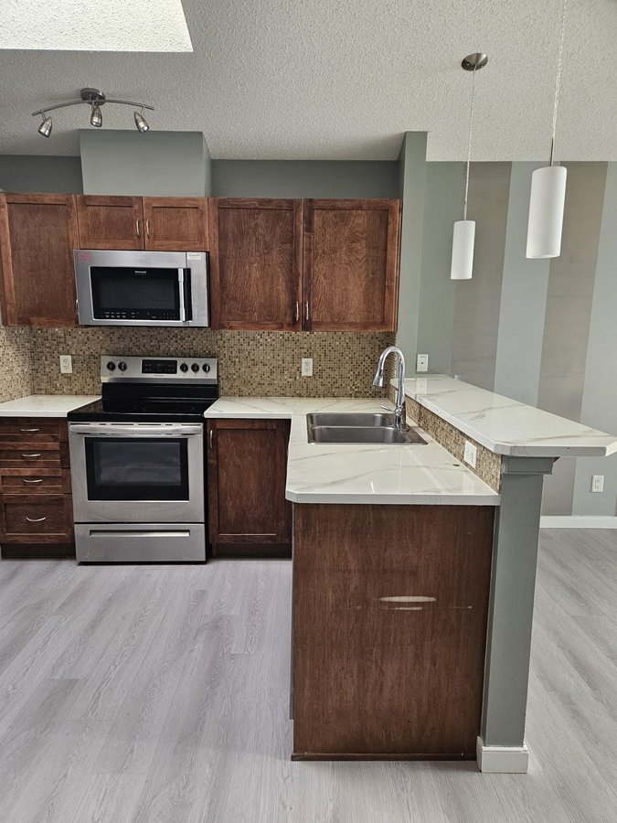1194 New Brighton Park Southeast - Photo 3