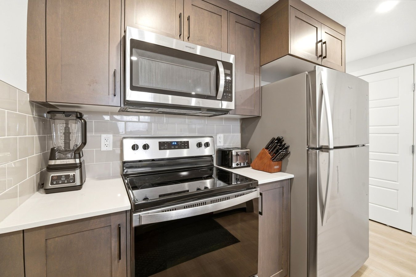 40 Livingston Parade Northeast - Photo 3