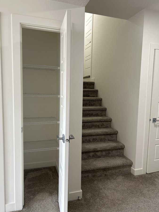 196 Ambleside Crescent Northwest - Photo 8