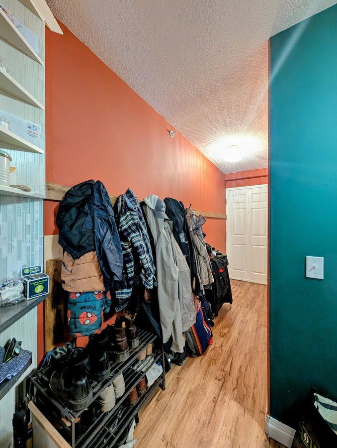 314 25 Avenue Southwest - Photo 1