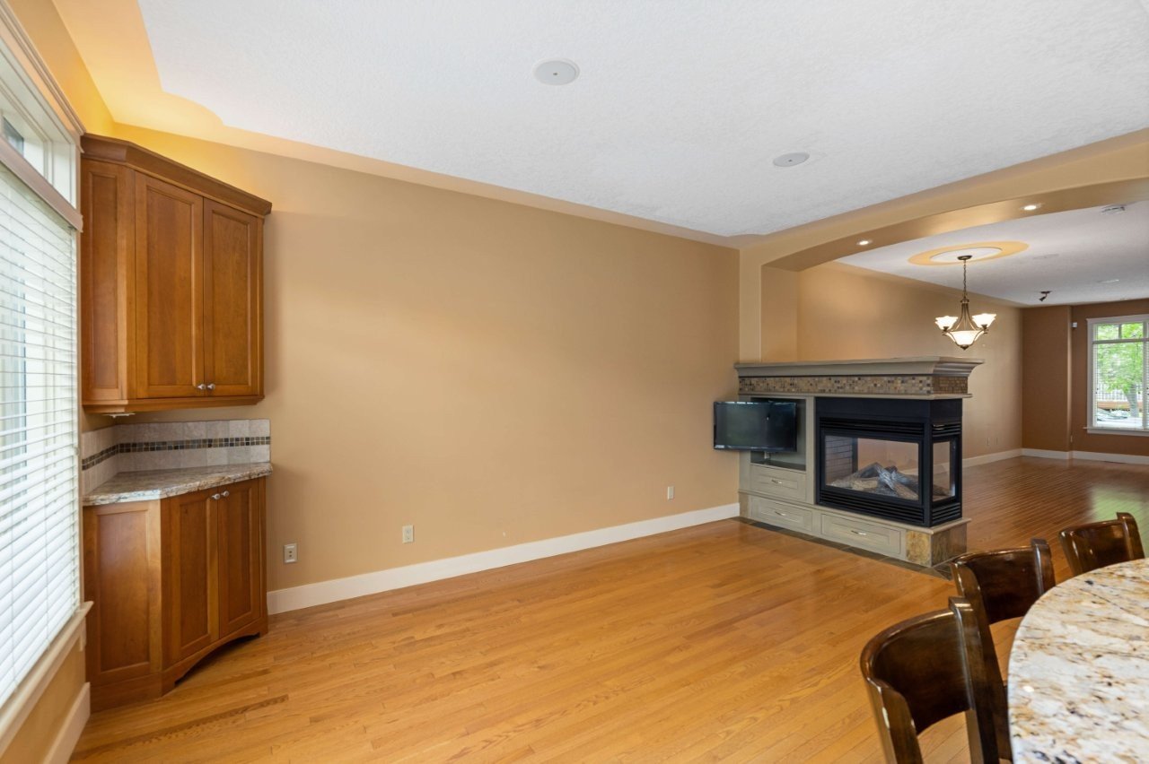 720 4 Street Northwest - Photo 8