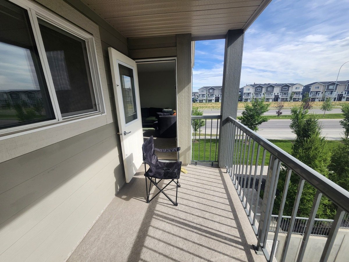 181 Skyview Ranch Manor Northeast - Photo 2