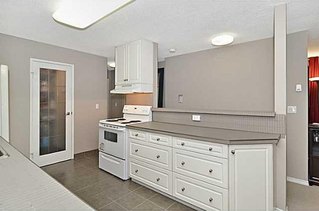 821 3 Avenue Southwest - Photo 2