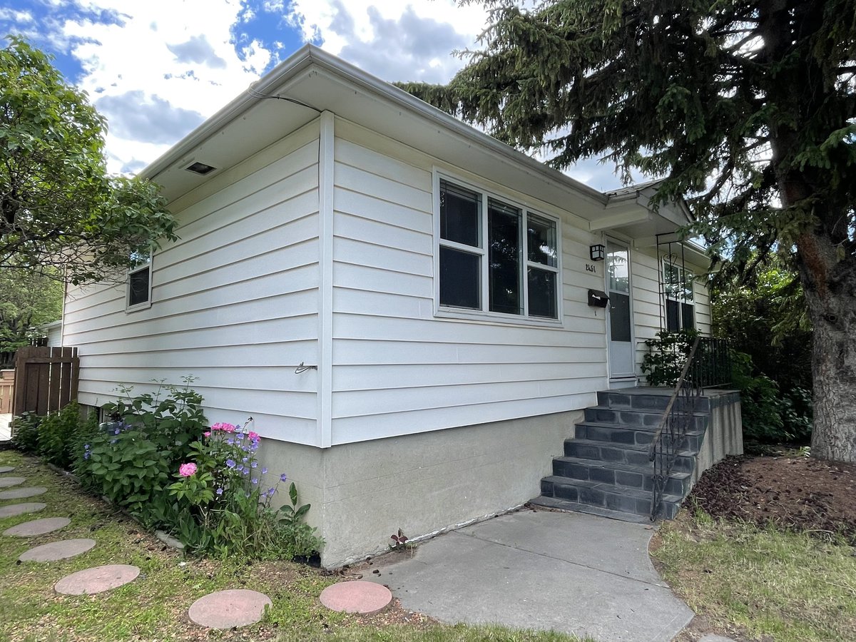2451 28 Avenue Southwest - Photo 1