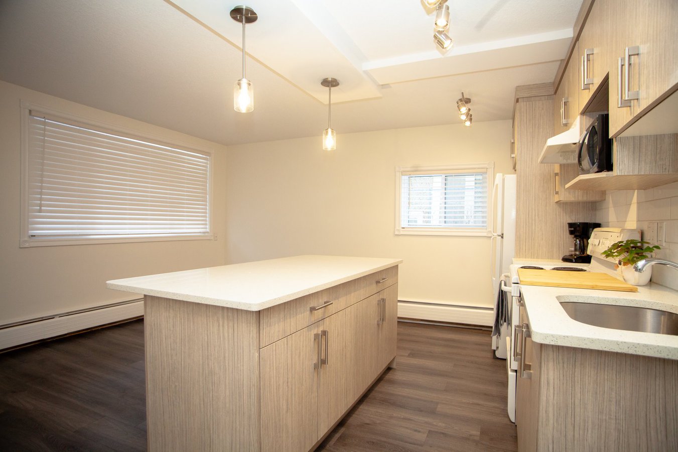 337 5 Avenue Northeast - Photo 4
