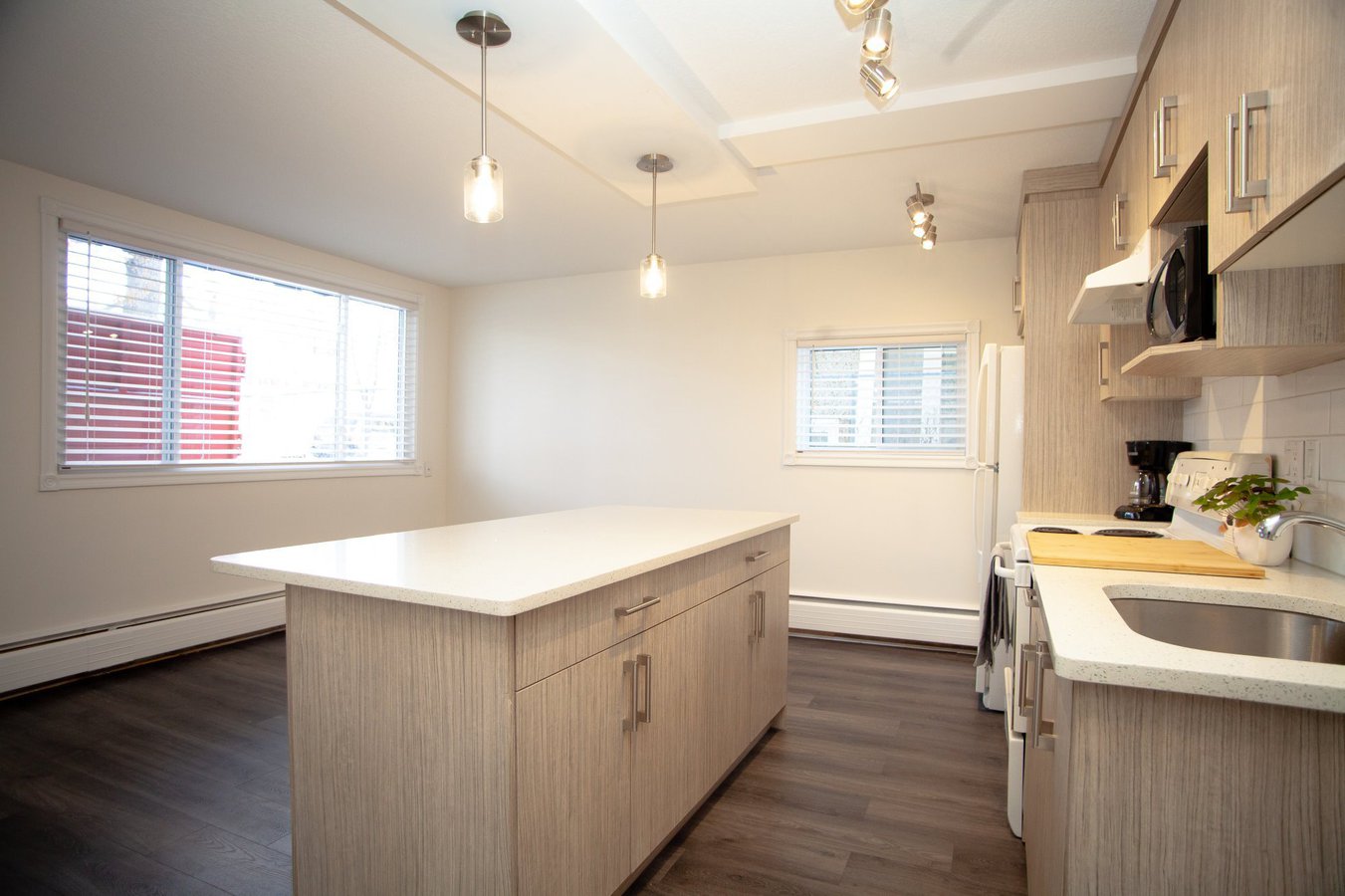 337 5 Avenue Northeast - Photo 3