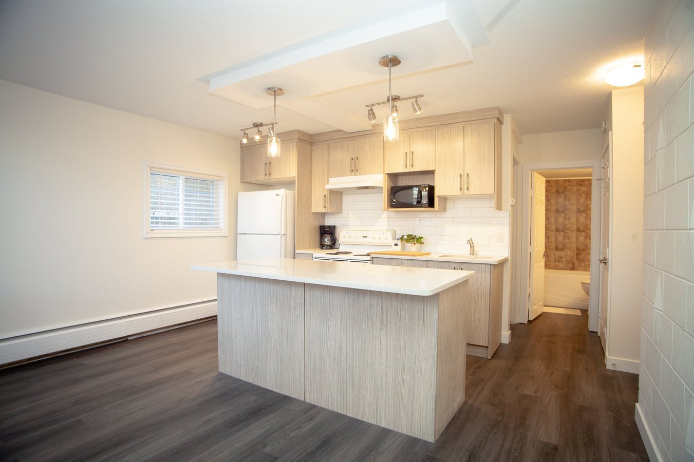 337 5 Avenue Northeast - Photo 2