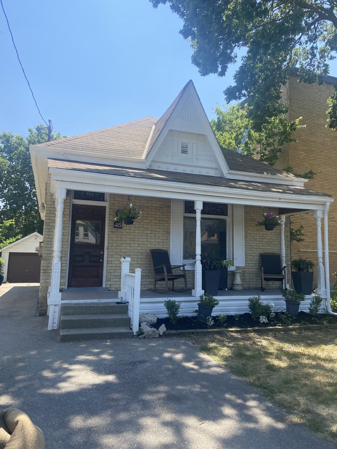 415 Oxford Street East - Photo 1