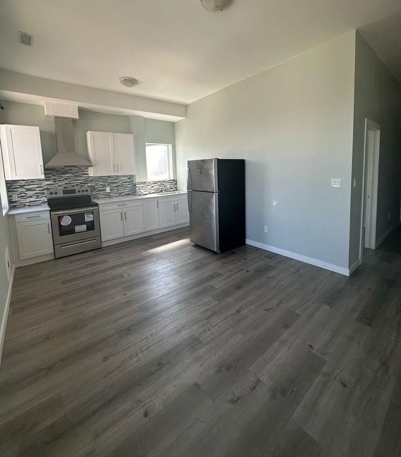 362 Richmond Street - Photo 2