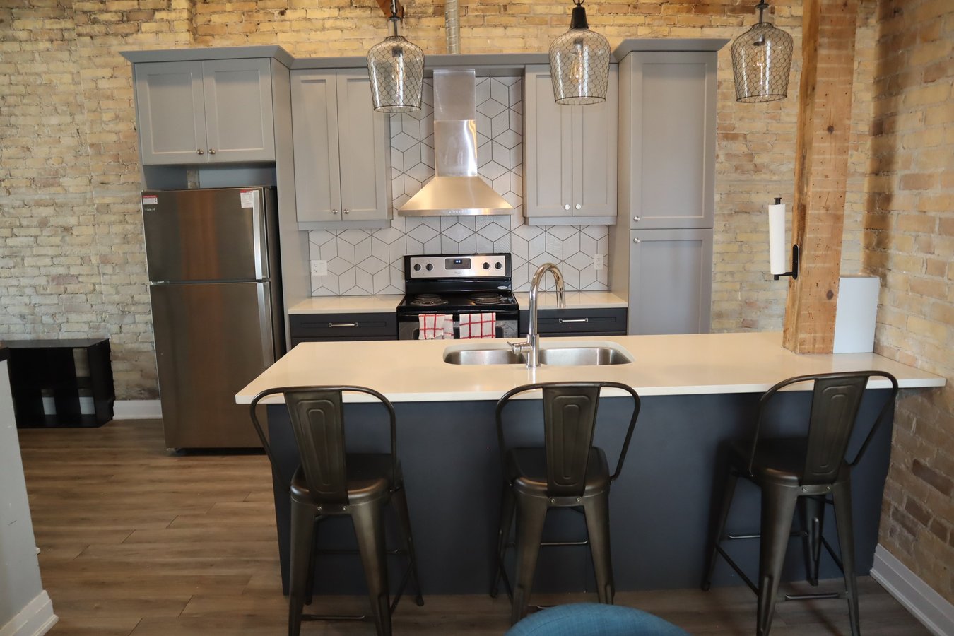 359 Dundas Street - Photo 2