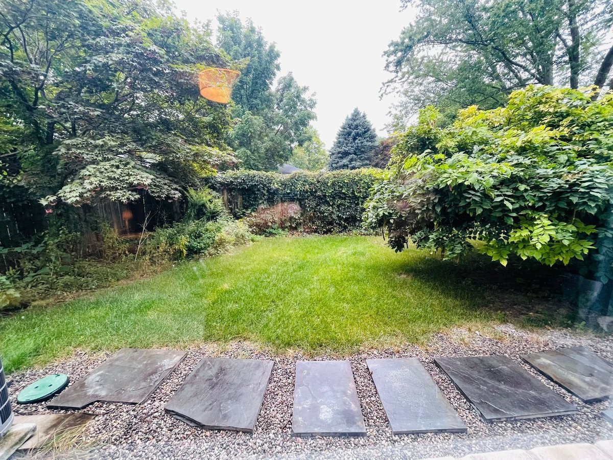 1274 Lorne Park Road - Photo 3