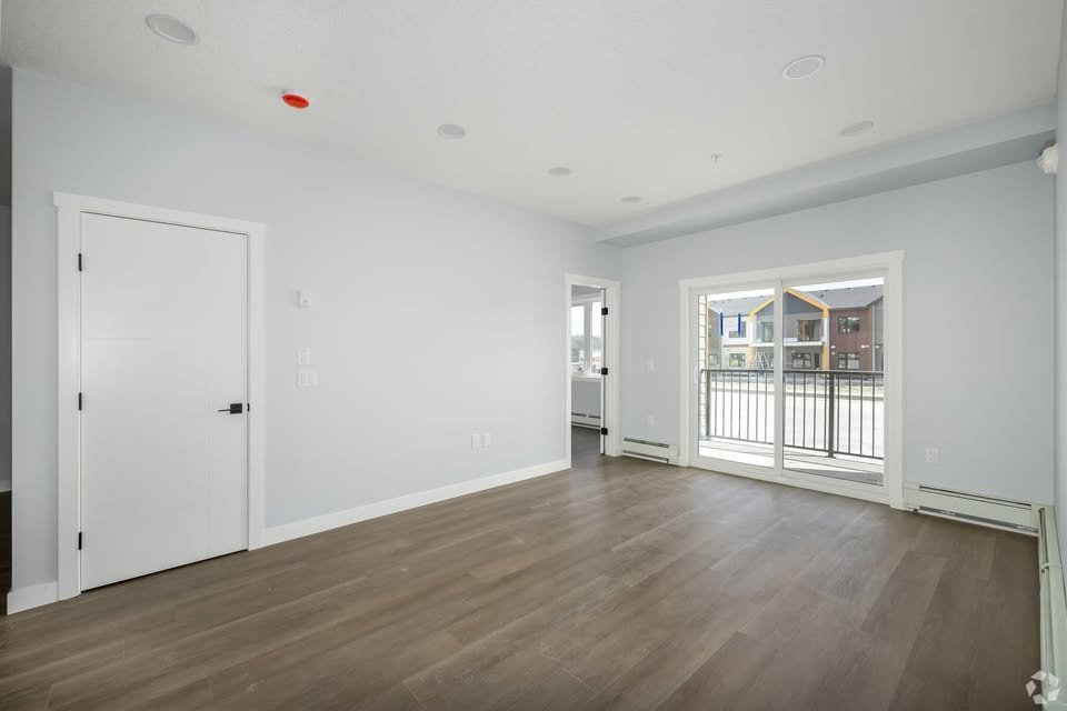 348 Greystone Boulevard - Photo 2