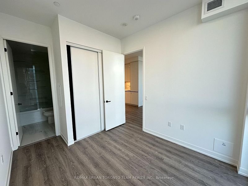 8 Interchange Way - Photo 6