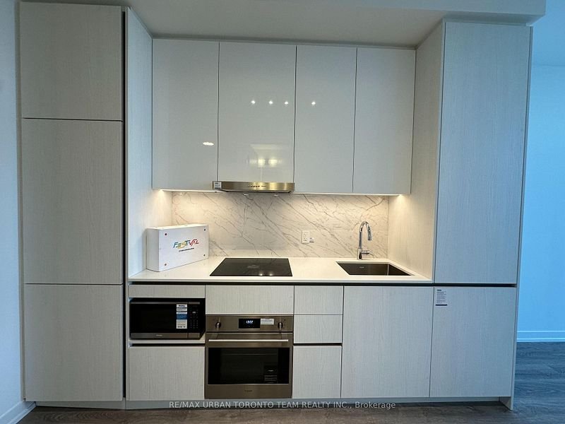 8 Interchange Way - Photo 9