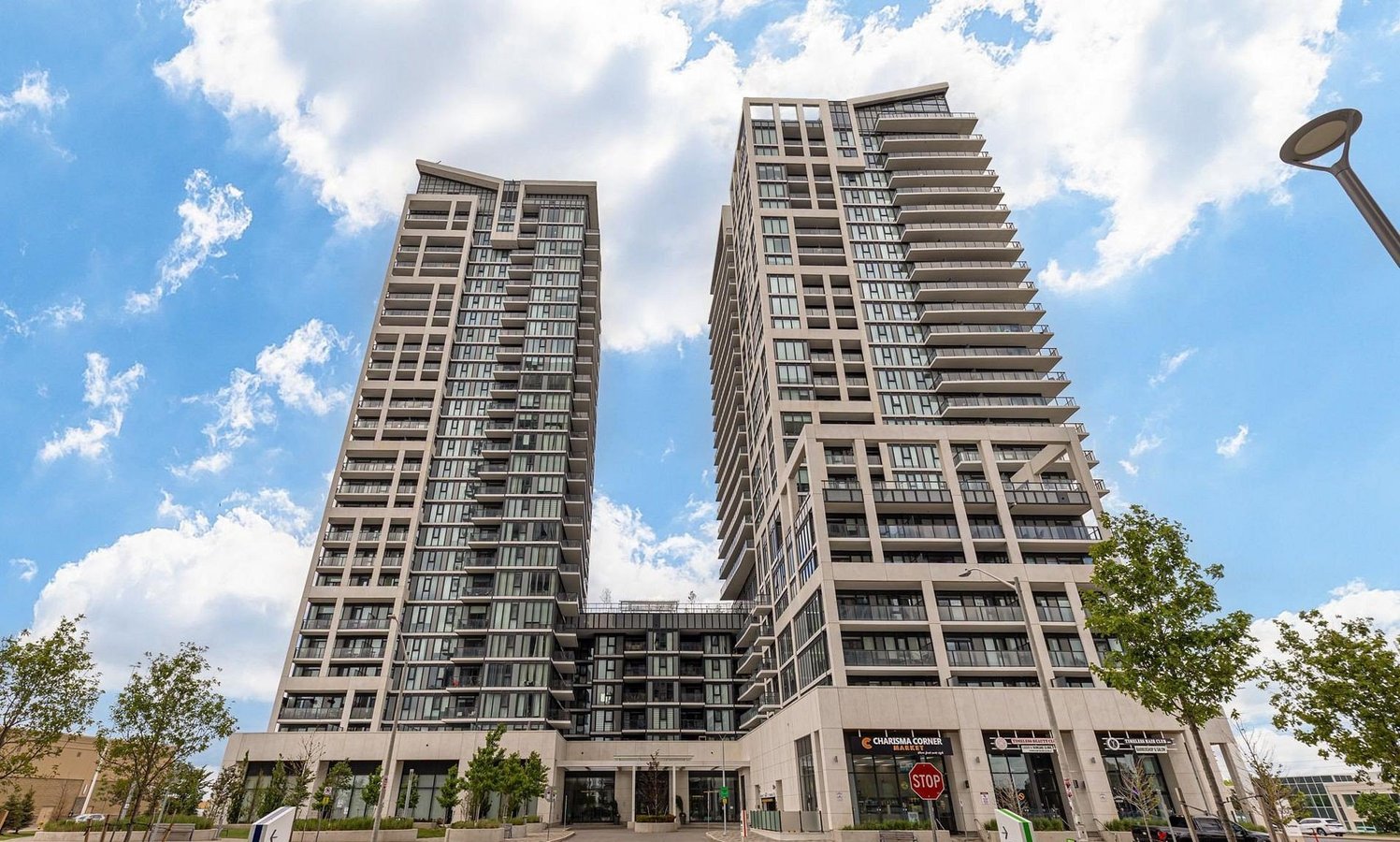 9000 Jane Street - Photo 1
