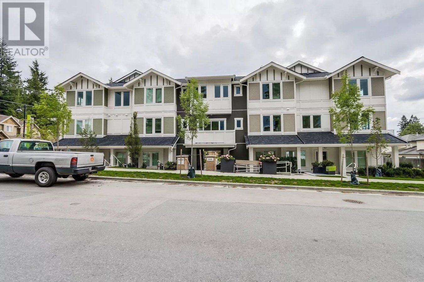 638 REGAN AVENUE - Photo 1