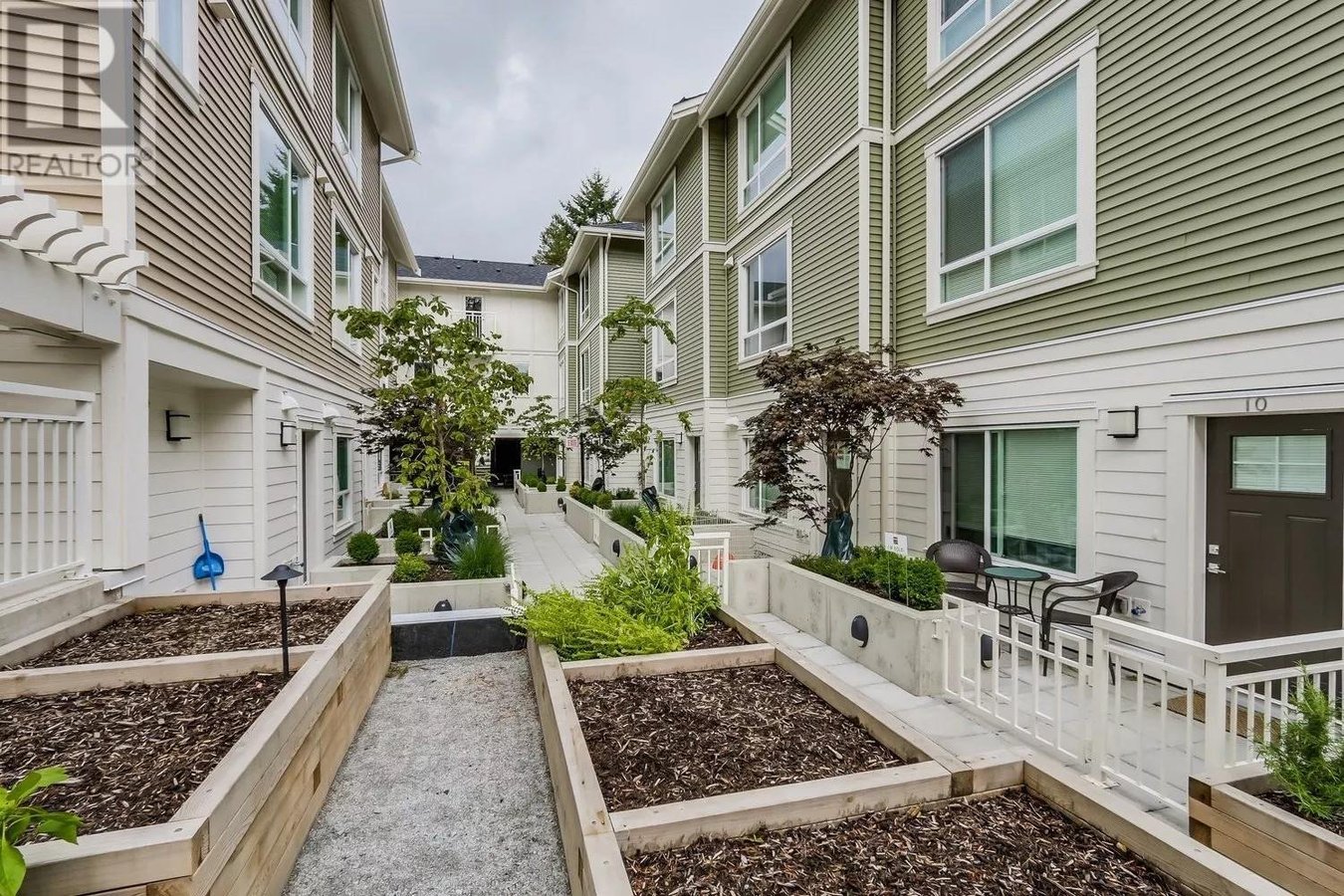 638 REGAN AVENUE - Photo 2