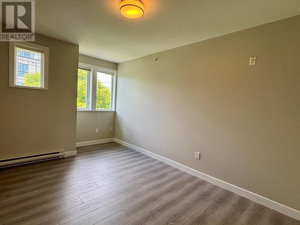 638 REGAN AVENUE - Photo 9