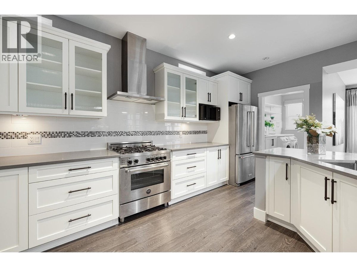 Upper 1432 ARGYLE STREET - Photo 1