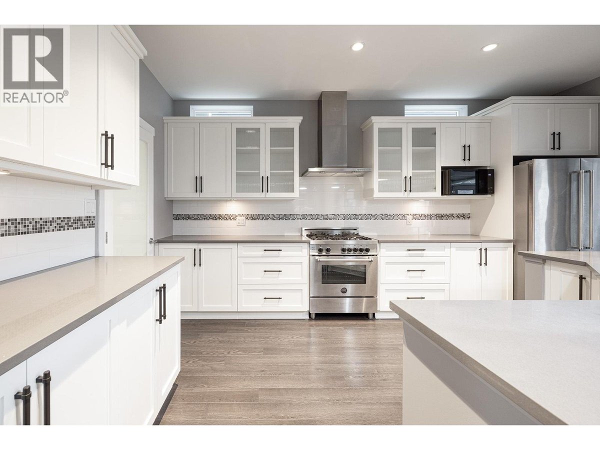 Upper 1432 ARGYLE STREET - Photo 2