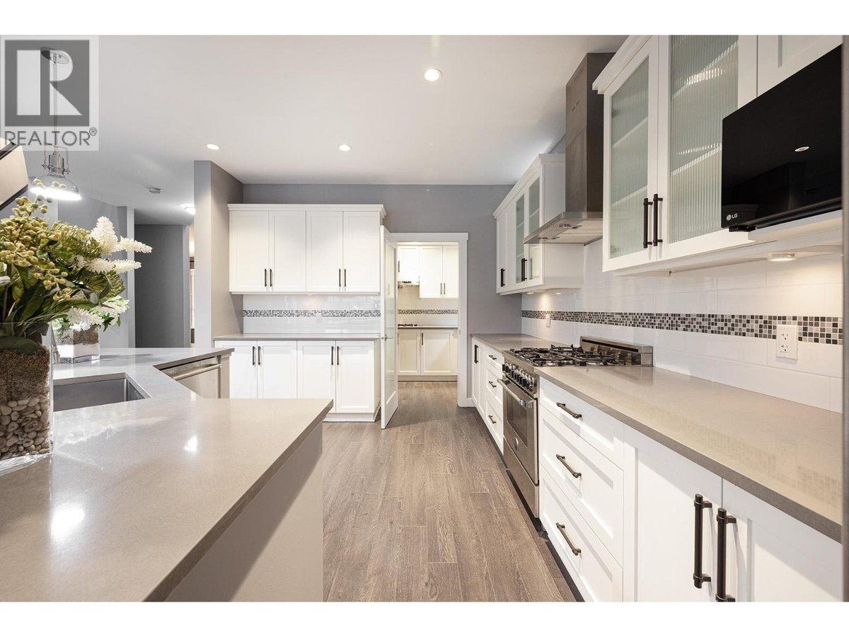 Upper 1432 ARGYLE STREET - Photo 3