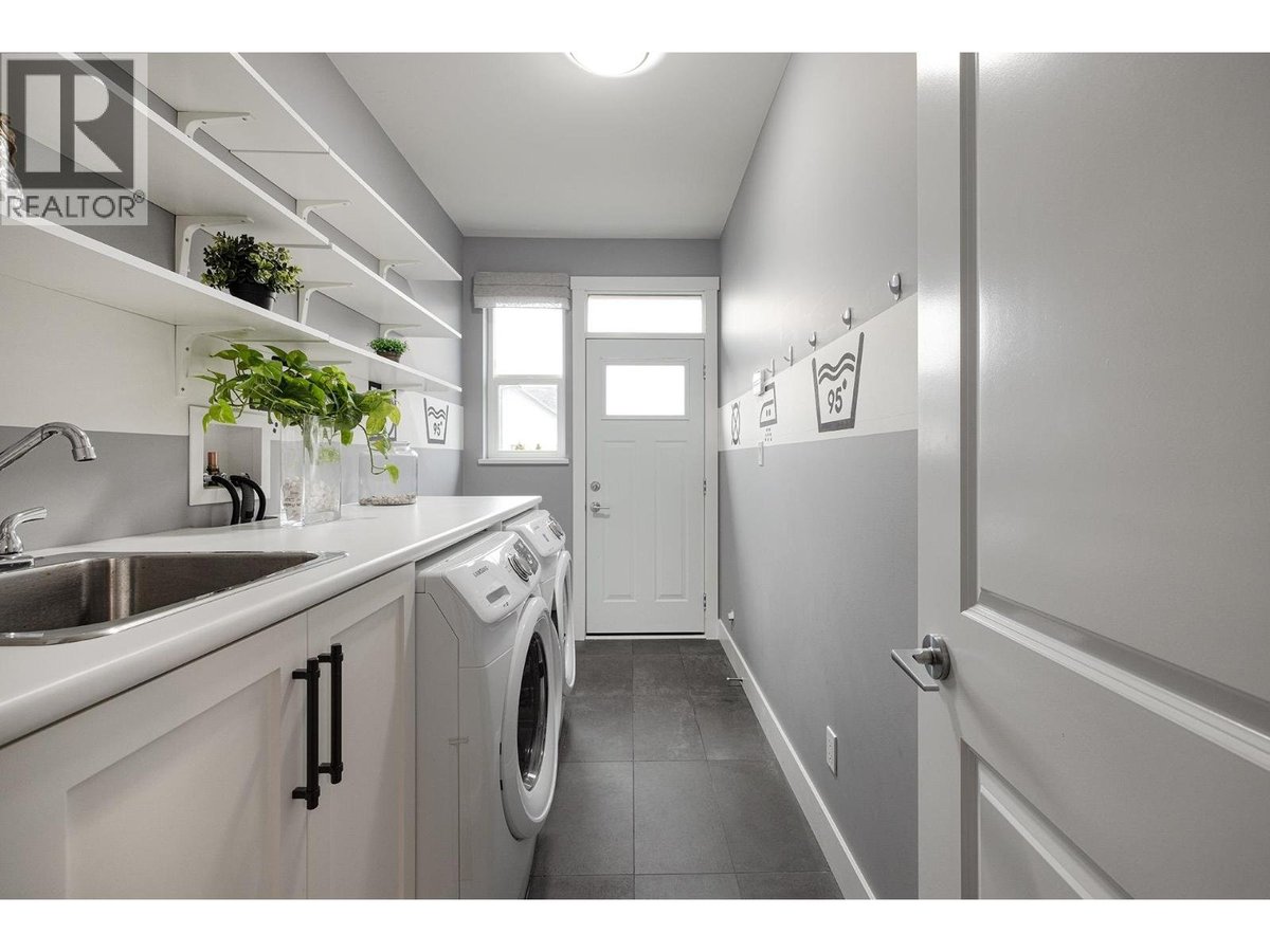 Upper 1432 ARGYLE STREET - Photo 12