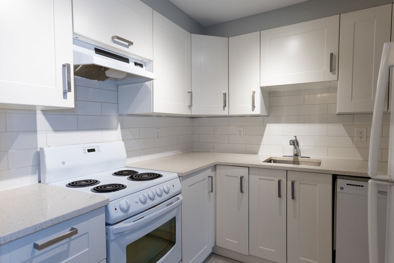 1060 King Albert Avenue - Photo 7