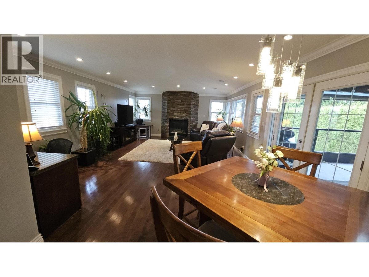 376 RICHARD STREET - Photo 4