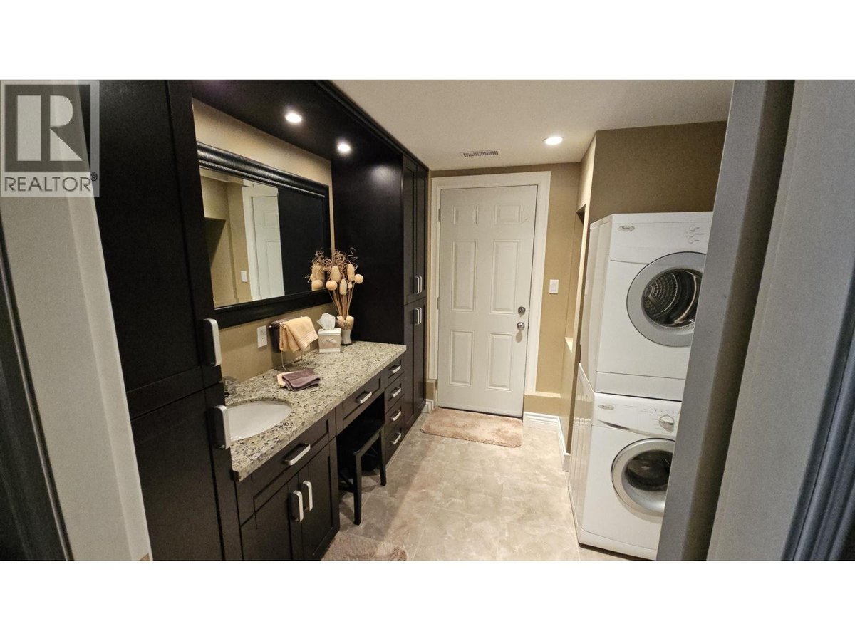 376 RICHARD STREET - Photo 12