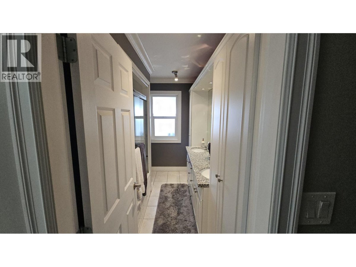 376 RICHARD STREET - Photo 14
