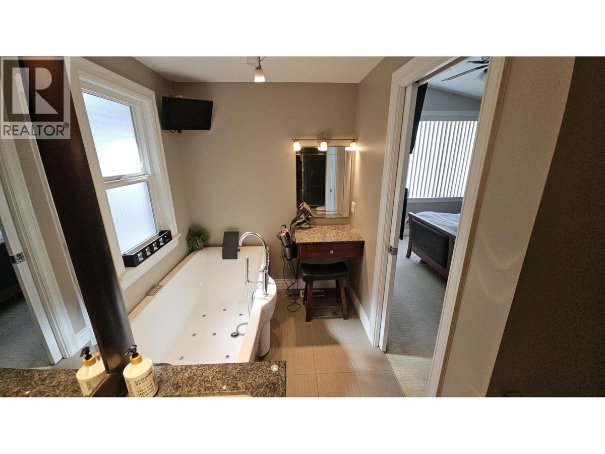 376 RICHARD STREET - Photo 15