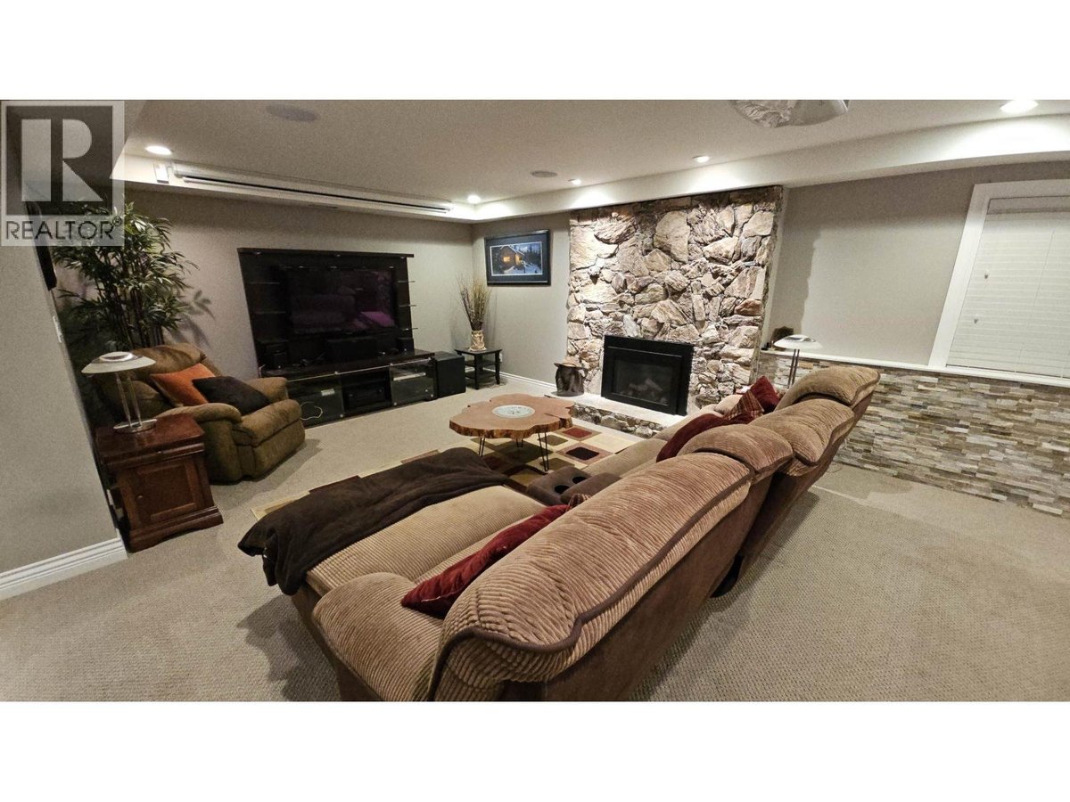 376 RICHARD STREET - Photo 18