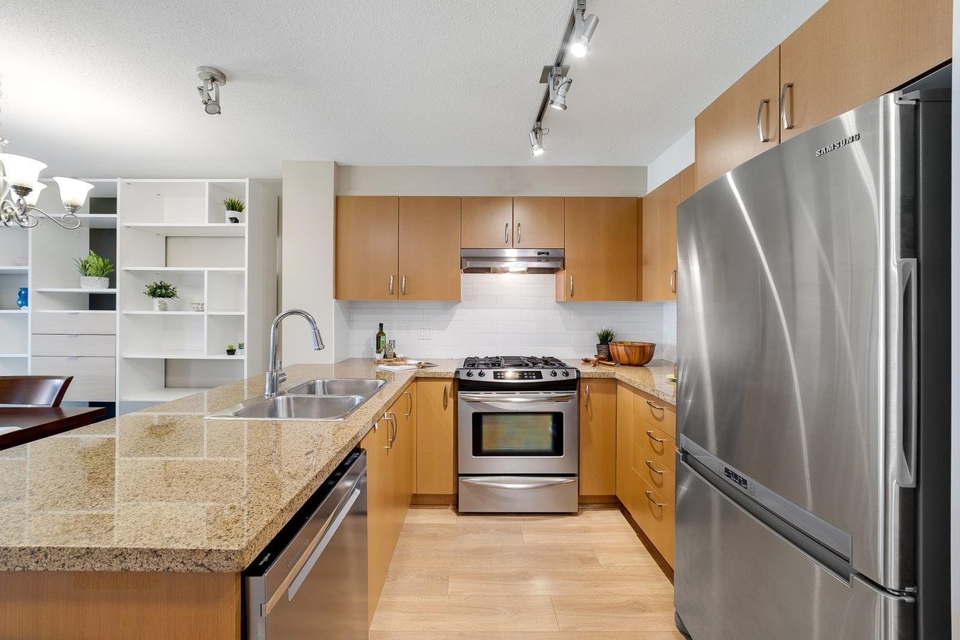 3097 Lincoln Avenue - Photo 2