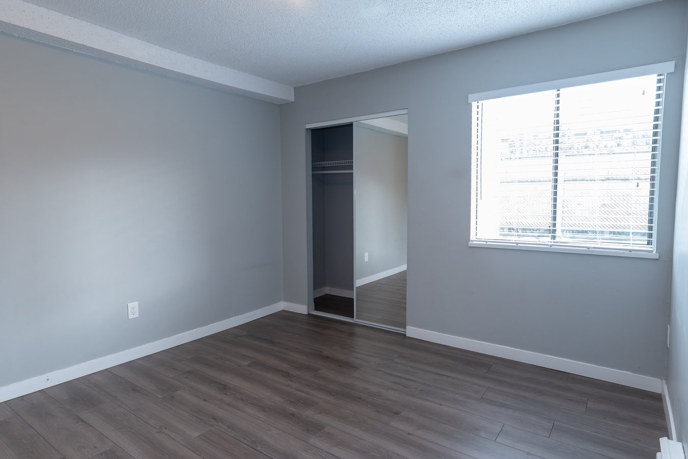 1060 King Albert Avenue - Photo 4
