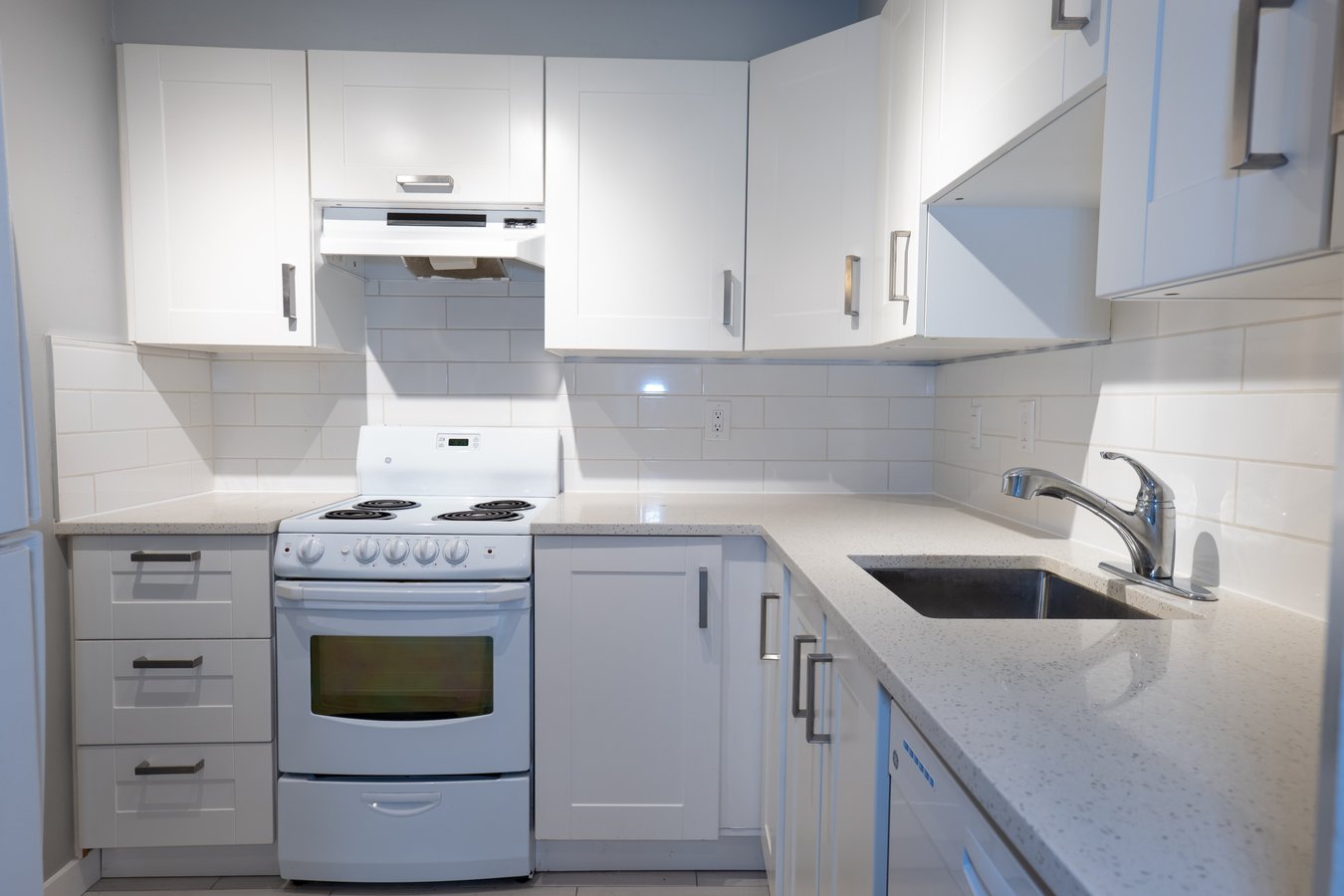1060 King Albert Avenue - Photo 2