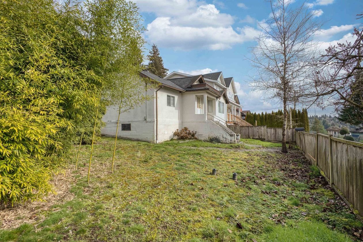 1111 Cartier Avenue - Photo 2