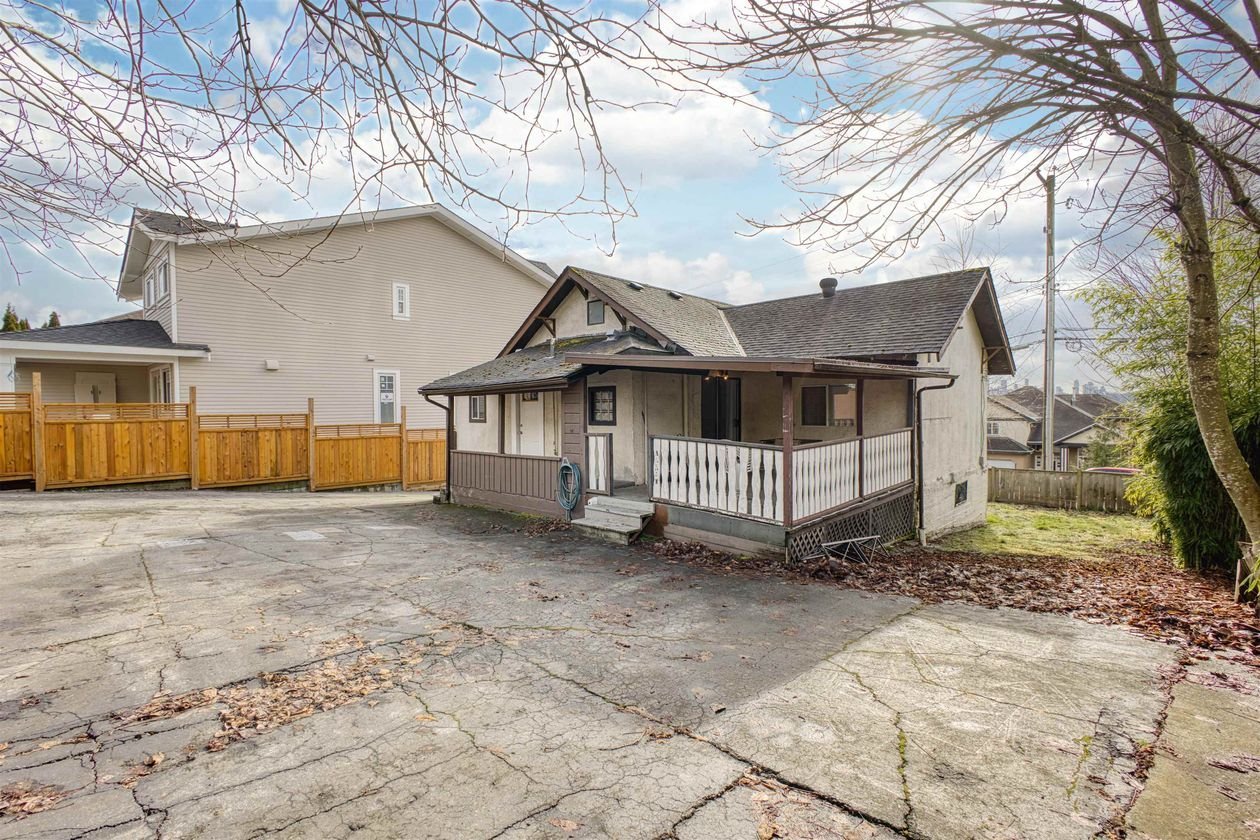 1111 Cartier Avenue - Photo 4
