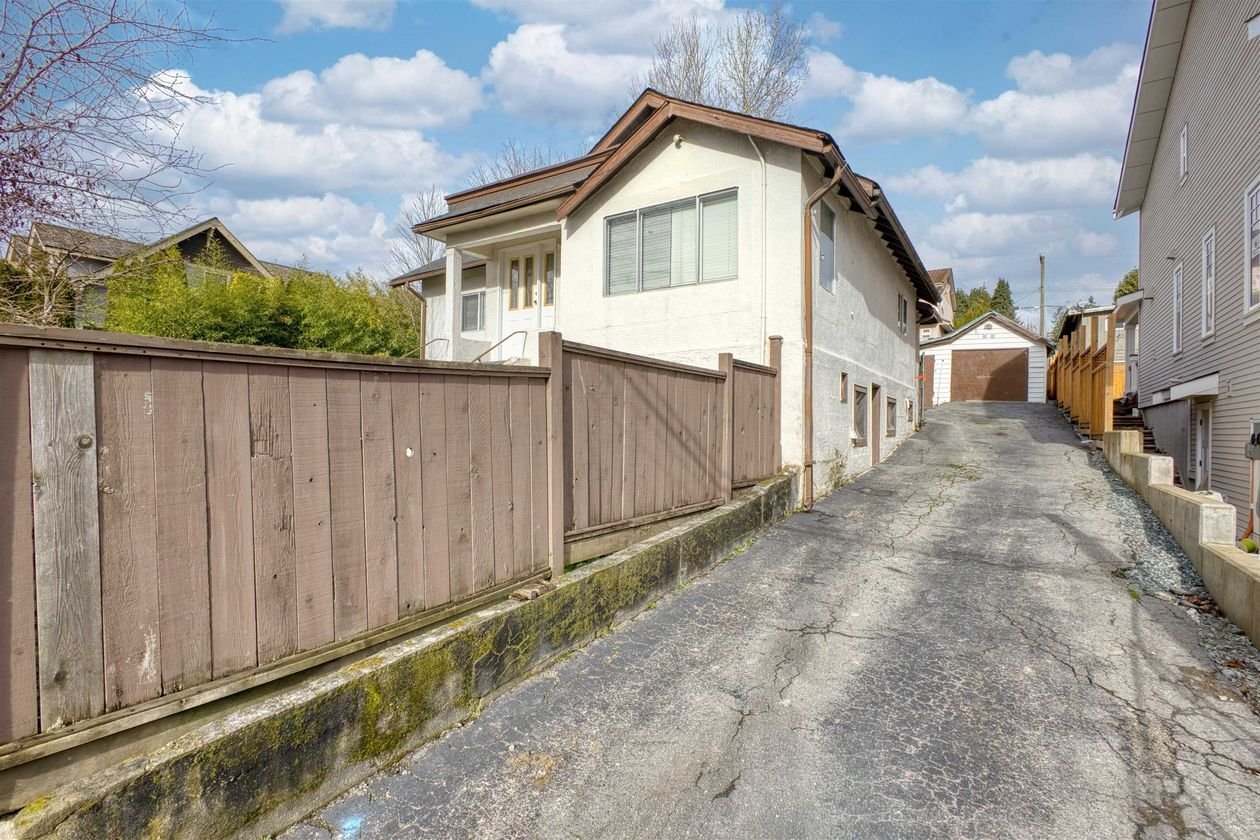 1111 Cartier Avenue - Photo 3
