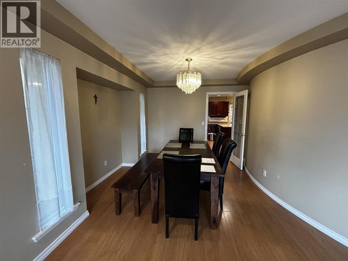 1605 SALAL CRESCENT - Photo 6
