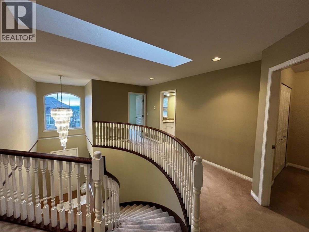 1605 SALAL CRESCENT - Photo 8